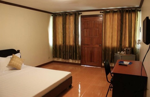 Bogo Resort | Enjoy Hagnaya Beach Resort with Pool and Restaurant Access