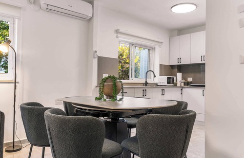 Jerusalem City Centre Apartment | HaHavatselet 19 - Isrentals - Deluxe XL