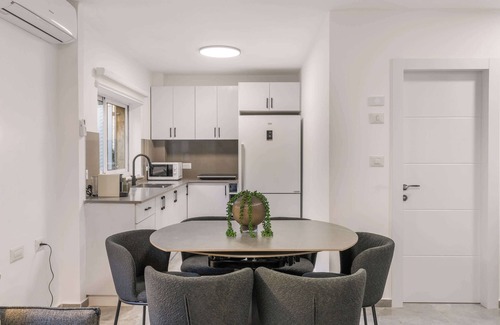 Jerusalem City Centre Apartment | HaHavatselet 19 - Isrentals - Deluxe XL