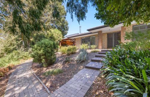 Hahndorf House | Discover Hahndorf Creek Retreat: Family-Friendly Getaway