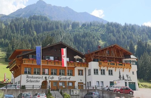 Nesselwaengle Apartment | Hahnenkamm E - Landgasthof Schuster