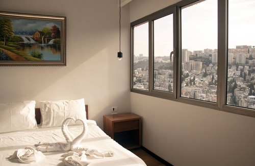 Haifa Hotel | Discover Haifa Peak: Family-Friendly with Breakfast Included