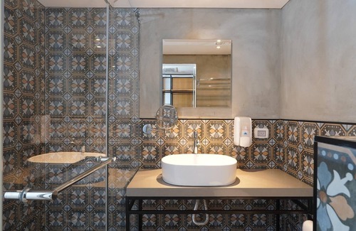 Haifa Hotel | Comfortable Stay at Haifa Tower Hotel with Family Amenities