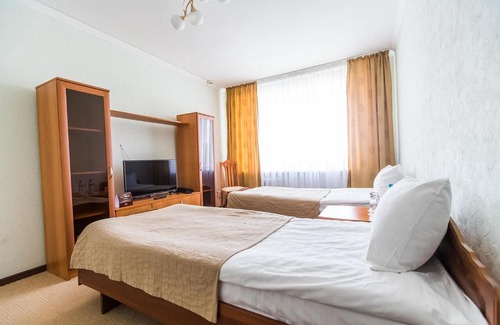 Novyye Yerykly Hotel | Convenient HAILEY Airport Hotel with Complimentary Breakfast
