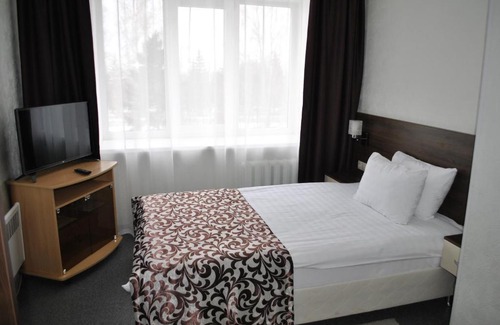 Novyye Yerykly Hotel | Convenient HAILEY Airport Hotel with Complimentary Breakfast