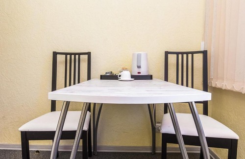 Novyye Yerykly Hotel | Convenient HAILEY Airport Hotel with Complimentary Breakfast