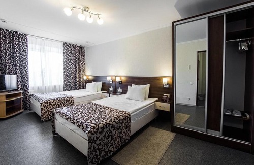 Novyye Yerykly Hotel | Convenient HAILEY Airport Hotel with Complimentary Breakfast