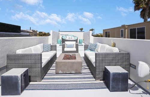 Crown Point House | Dreamy Haines Home with Bay Views & Rooftop Fire Pit