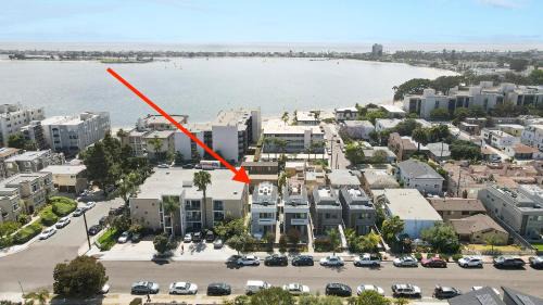 Crown Point House | Dreamy Haines Home with Bay Views & Rooftop Fire Pit