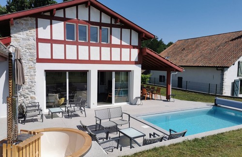 Saint-Pierre-d'Irube House | Haitzaldea: Oceanfront Retreat with Spa and Private Pool