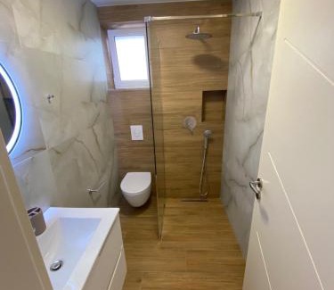 Sarande Apartment | Kid-Friendly Hajdini Apartament with 9.3/10 Guest Rating