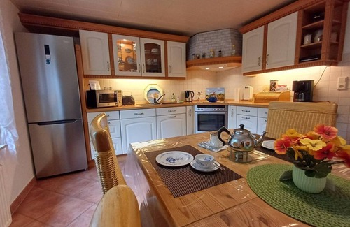 Emden House | Hajna - Jenny's Ferienhaus: Pet-Friendly Retreat with Ocean Views
