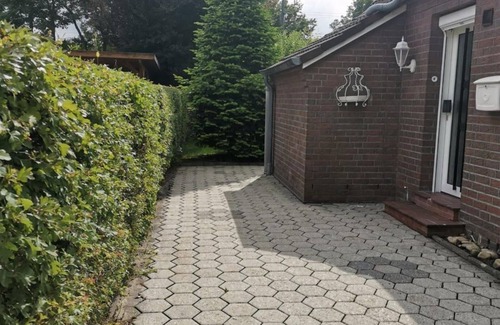 Emden House | Hajna - Jenny's Ferienhaus: Pet-Friendly Retreat with Ocean Views