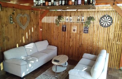 Kisapati Villa | Discover Hajni Vendégház: Pet-Friendly Retreat with Hot Tub