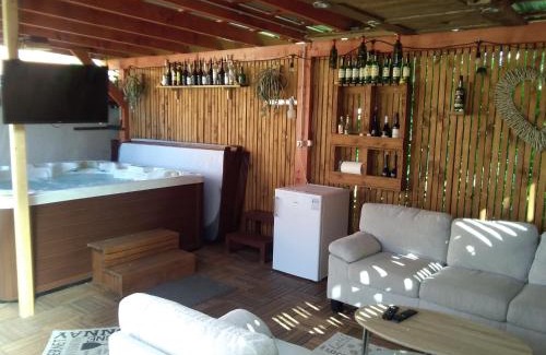 Kisapati Villa | Discover Hajni Vendégház: Pet-Friendly Retreat with Hot Tub