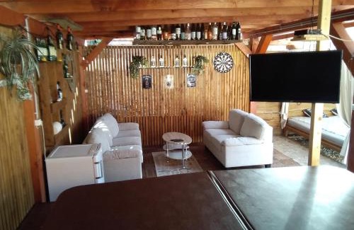 Kisapati Villa | Discover Hajni Vendégház: Pet-Friendly Retreat with Hot Tub