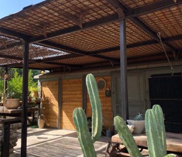 Eshkol Cabin | Pet-Friendly HaKaron Hotel with Pool and Kitchen Amenities