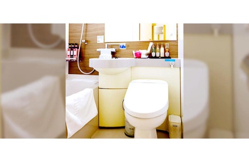 Nishinakasu Hotel | Relax at Hakata Floral Inn Nakasu with Hot Tub Amenities