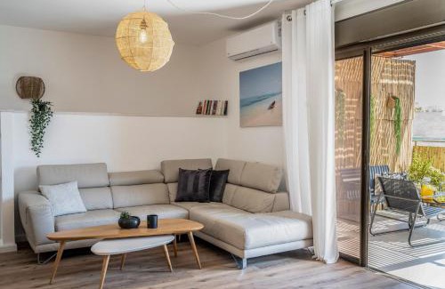 Eilat Apartment | Experience YANZ APARTMENT: 4-Star Stay with Hot Tub Access