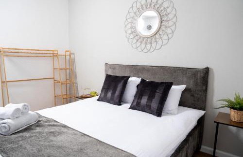 Eilat Apartment | Experience YANZ APARTMENT: 4-Star Stay with Hot Tub Access
