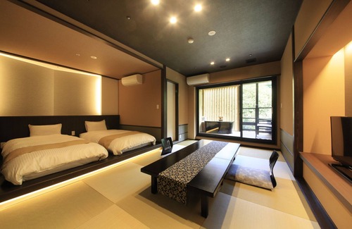 Yumoto House | Discover Hakone Suimeisou: Family-Friendly Retreat with Hot Tub