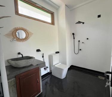 Pottuvil Division 2 House | Pet-Friendly Escape at Hakuna Matata Arugambay with Ocean Views