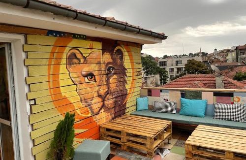 Plovdiv Center Hostel | Pet-Friendly Hakuna Matata Guest House with Kitchen Access