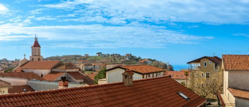 Bomerano Apartment | Explore Hakuna Matata: Family-Friendly 4-Star Retreat