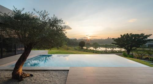 Rong Kwang Villa | Oceanfront Family Retreat at Hakuna Matata Villas Phrae
