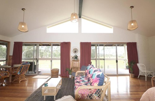 Bournda Apartment | Escape to Hakuna Matatah - Pet-Friendly Coastal Retreat