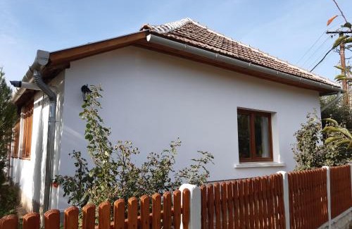 Nagykoru Apartment | Welcoming Halászmester Vendégház: Family & Pet Friendly Stays