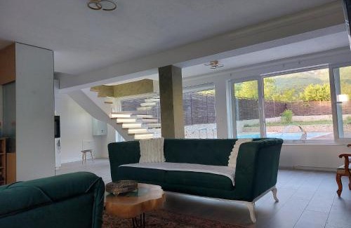 Mostar House | Inviting Villa with Pool in Mostar - Guest Rated 10/10