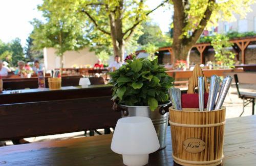 Heppenheim Hotel | Pet-Friendly Retreat at Halber Mond with Family Dining