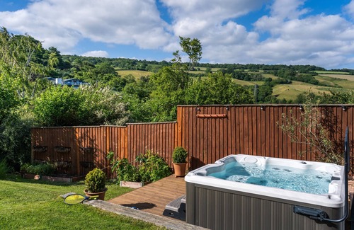 Teignmouth House | Haldon View - Idyllic Country Retreat with Hot Tub & Views