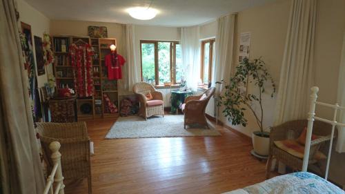 Brandsbek House | Pet-Friendly Hale Aloha with Breakfast and Kitchen Access
