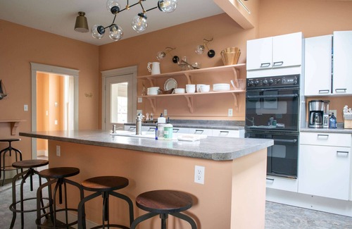 Bayfield House | Discover Hale House: Historic Gem with Lake View & Spa