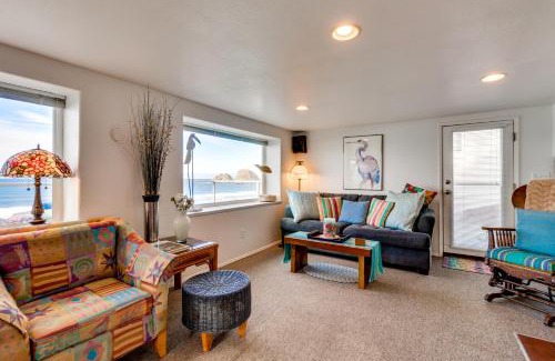 Oceanside Apartment | Family-Friendly Retreat at Hale Kaalawai Unit A - Rated 9/10