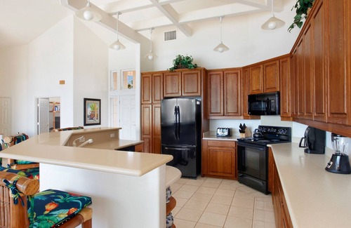 Poipu House | Hale Kilokilo: Oceanfront Escape with Pool & Spa Amenities