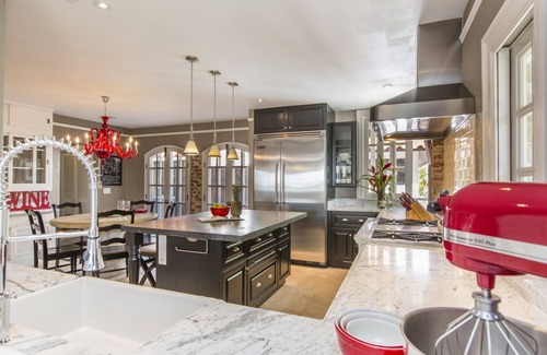 Diamond Head - Kapahulu - St. Louis House | Beachfront Hale Mahie: Historic Home with Ocean Views