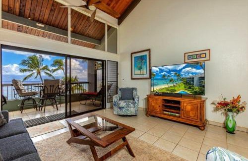 Honokowai Apartment | Oceanfront HALE MAHINA Condo with Pool and Hot Tub