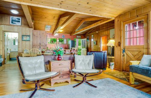 Gig Harbor House | Cozy Hale Passage Beach House with Ocean Views & Private Beach