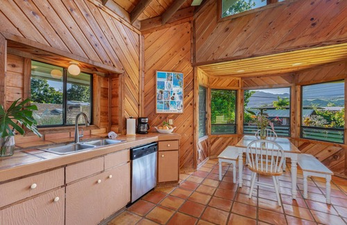 Hanalei House | Ideal Retreat for Romance or Family Fun with Ocean Views