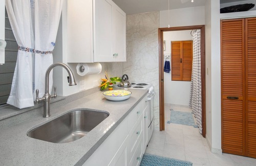 Kaneohe Apartment | Hale Ulula'au - A peaceful forest retreat