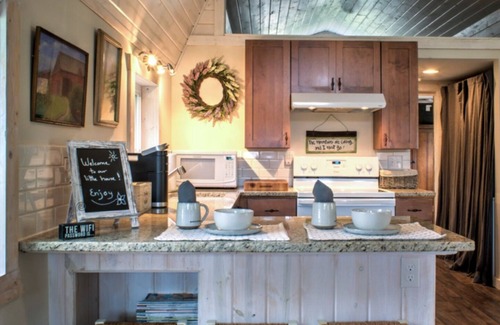 Marshall Cottage | Pet-Friendly Halewood Farm Cottage with Firepit and Gazebo