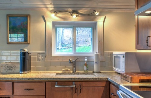 Marshall Cottage | Pet-Friendly Halewood Farm Cottage with Firepit and Gazebo