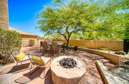 Pinnacle Peak House | Discover Half Acre Oasis: Pool, Spa & Putting Green Awaits