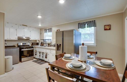Hinesville House | Half-Mi to Dtwn Hinesville Family Home with Yard!