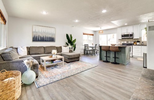 Al Tahoe House | Pet-Friendly Retreat in South Lake Tahoe for Your Family