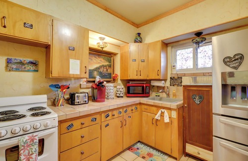 Downtown Reno Cottage | Half-mi to River Walk: 'rose Cottage' in Truckee!