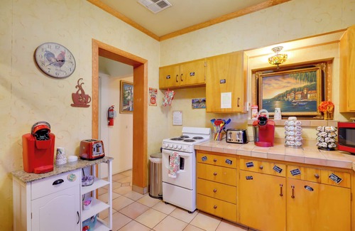 Downtown Reno Cottage | Half-mi to River Walk: 'rose Cottage' in Truckee!